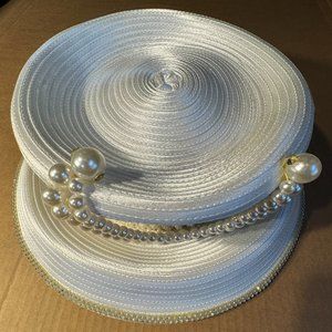 Donna Vinci White Hat